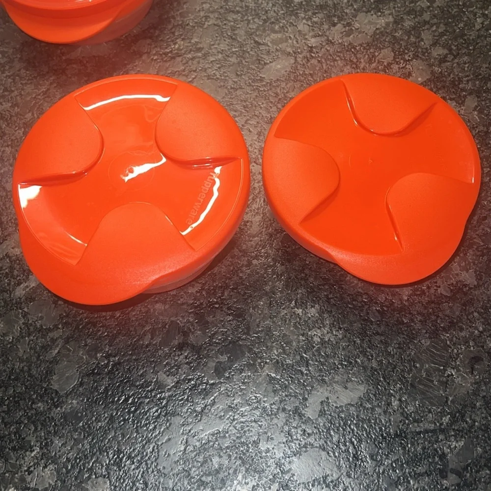 Duo bowls by Tupperware. Interlocking Perfect for leftovers or breakfast…